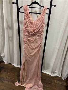 Elegant Pink Sequin V-Neck Evening Gown